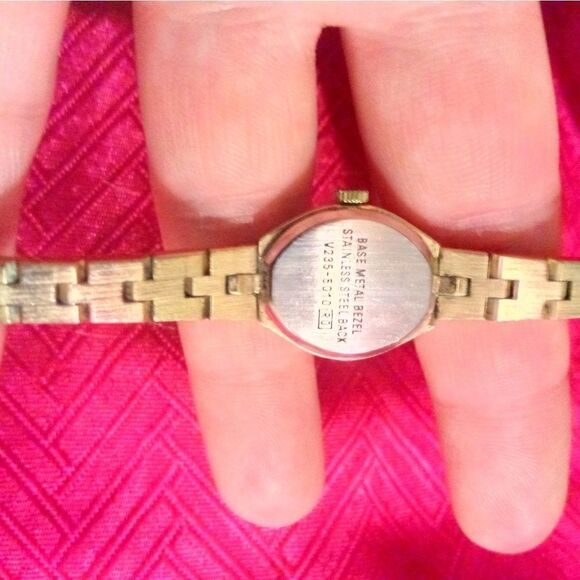Vintage thin golden Lorus ladies watch - Picture 5 of 8